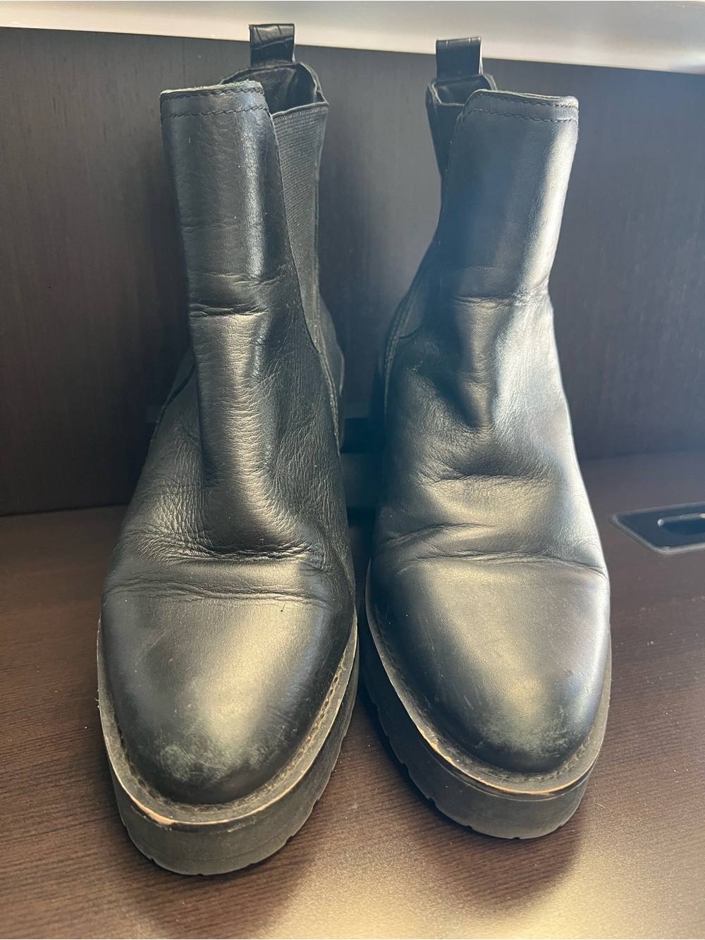 Sam Edelman Chelsea Boots Size 7.5